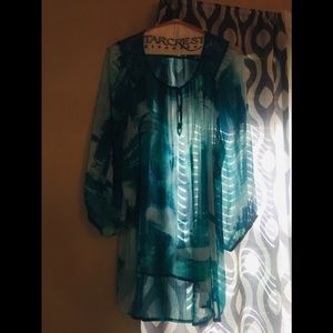 (SOLD)Women’s Avenue Top size 18/20